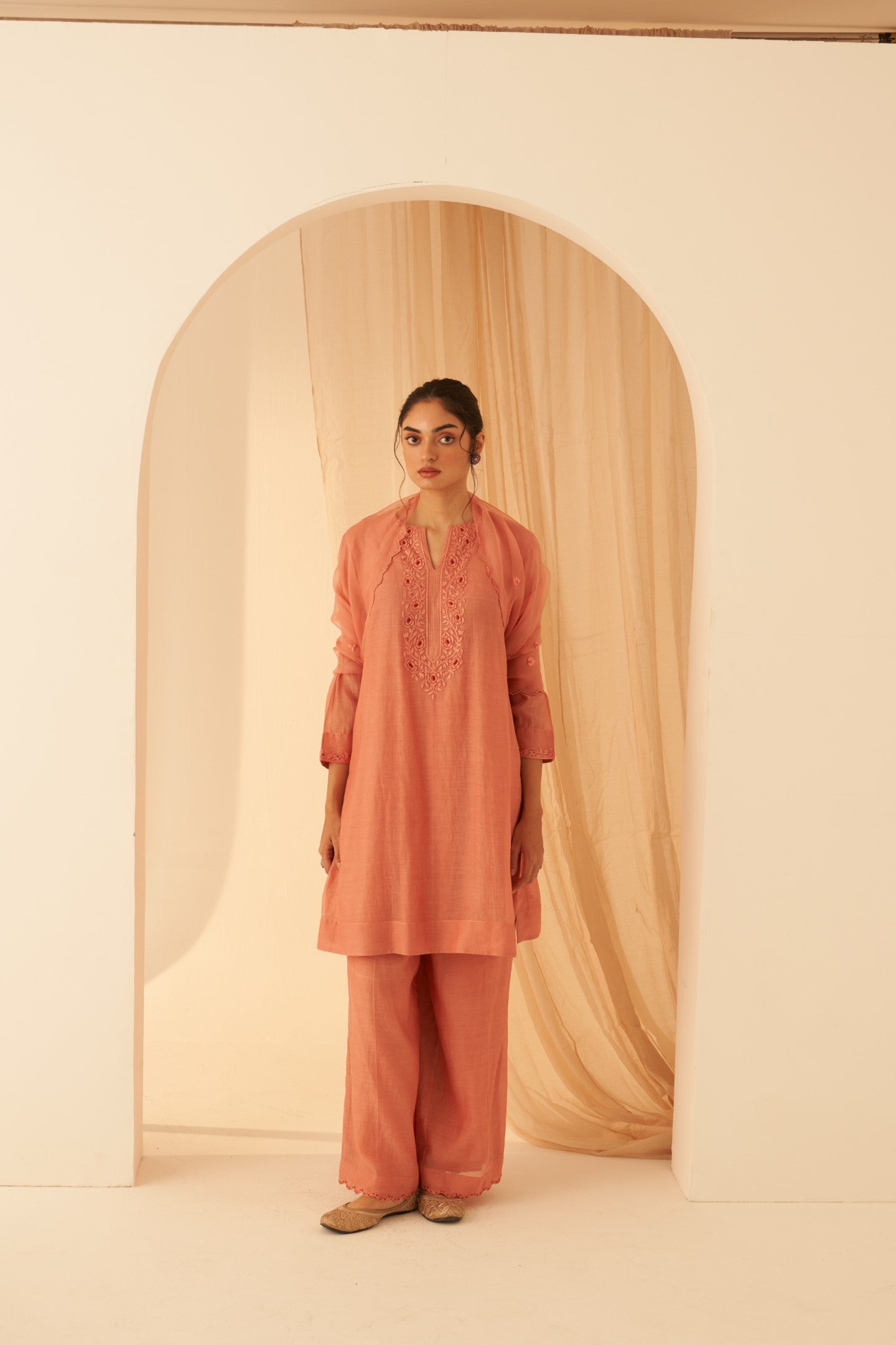 Peach Chanderi floral embroidered with katha work kurta paired with pant & organza dupatta