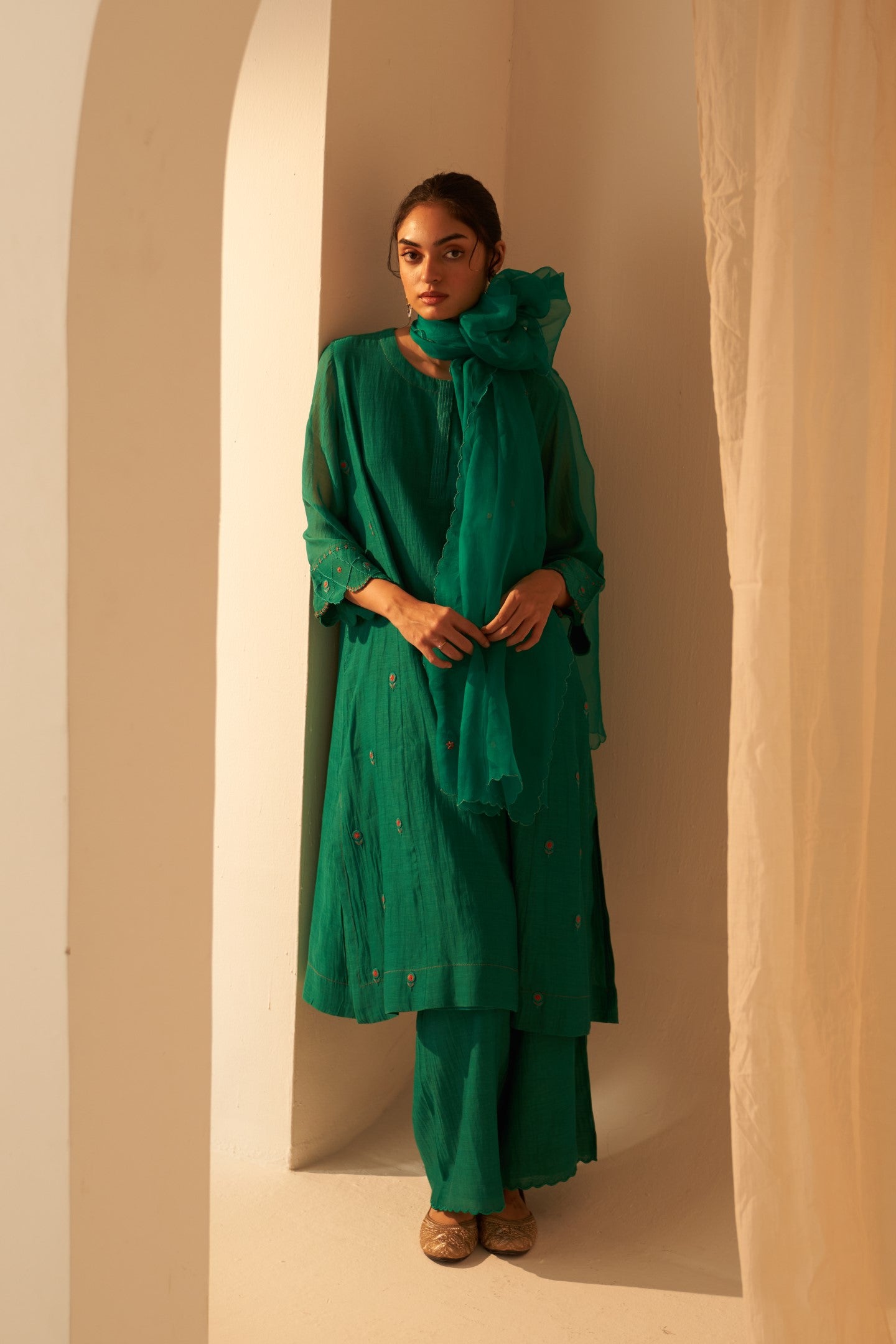 Rama green chanderi floral buti embroidered kurta paired with pant & organza dupatta