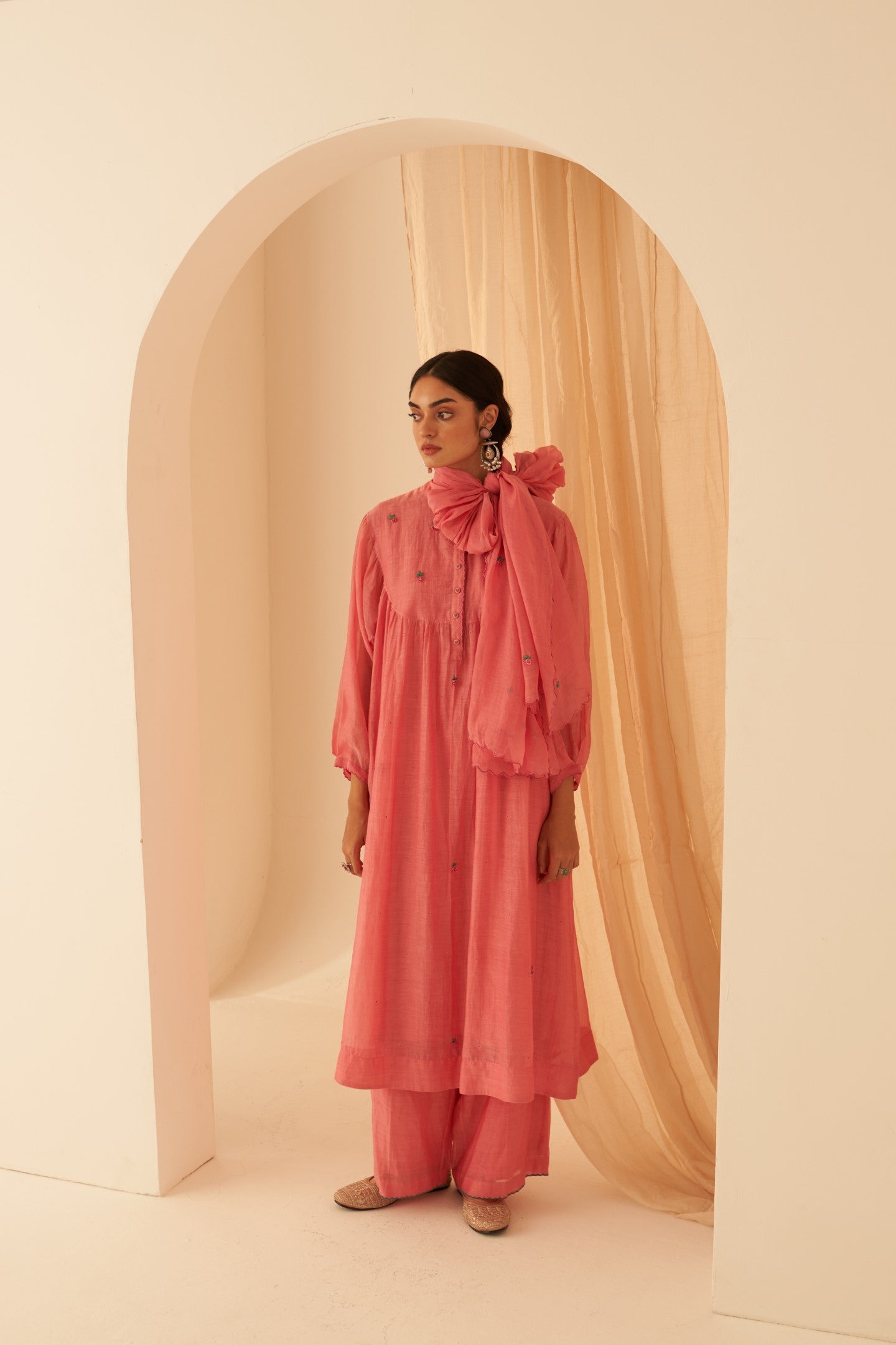 Pink Chanderi bullion work embroidered, scalloped sleeves kurta paired with cotton slip pant & organza dupatta