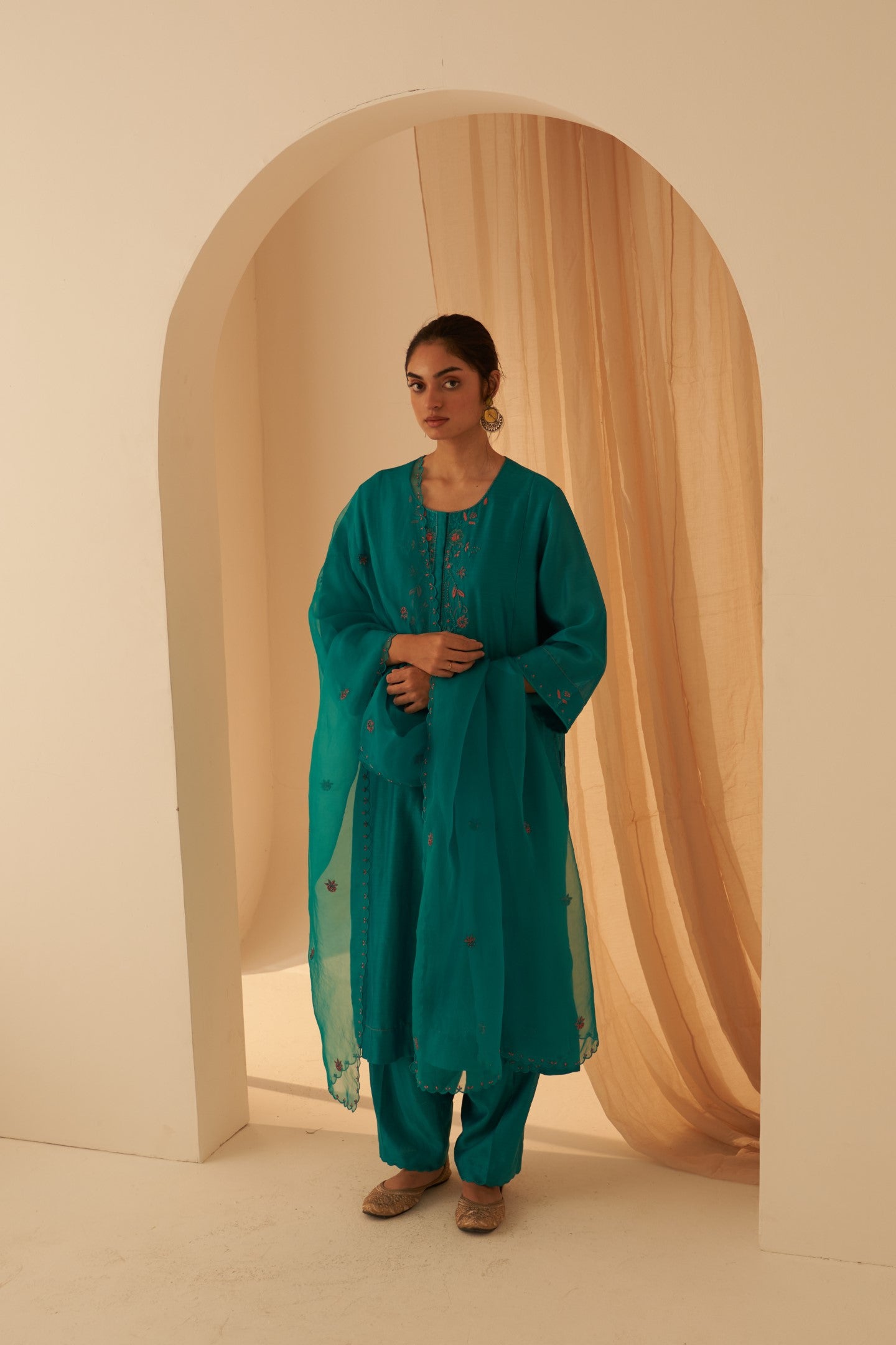 Turquoise chanderi zari, resham zardozi work kurta paired with pant & organza dupatta