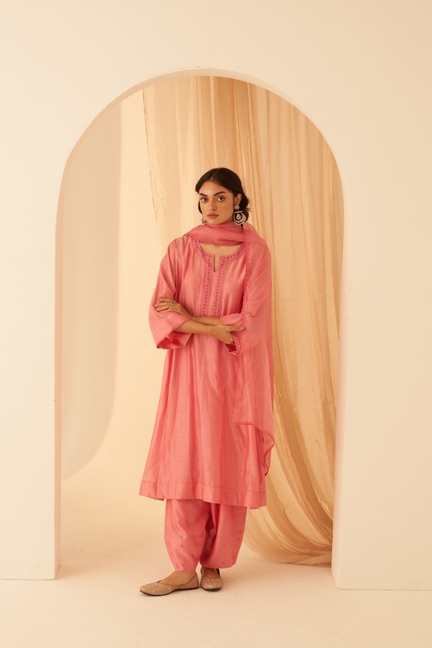 Pink Chanderi embroidered kurta with running stitching hand zardozi thread work paired with cotton slip, salwar & organza dupatta