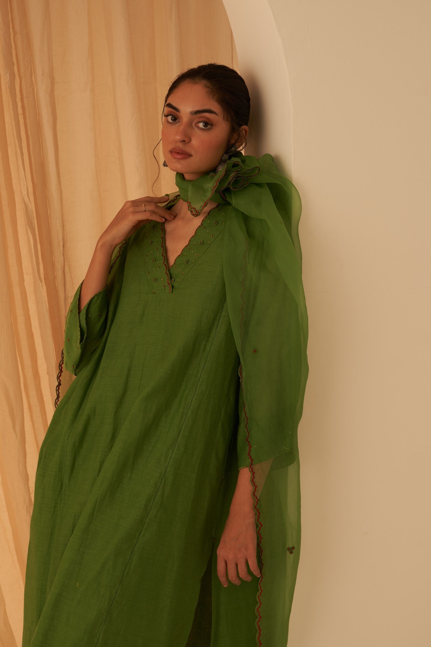 Green chanderi Bullion work embroidered kurta paired with pant & organza dupatta