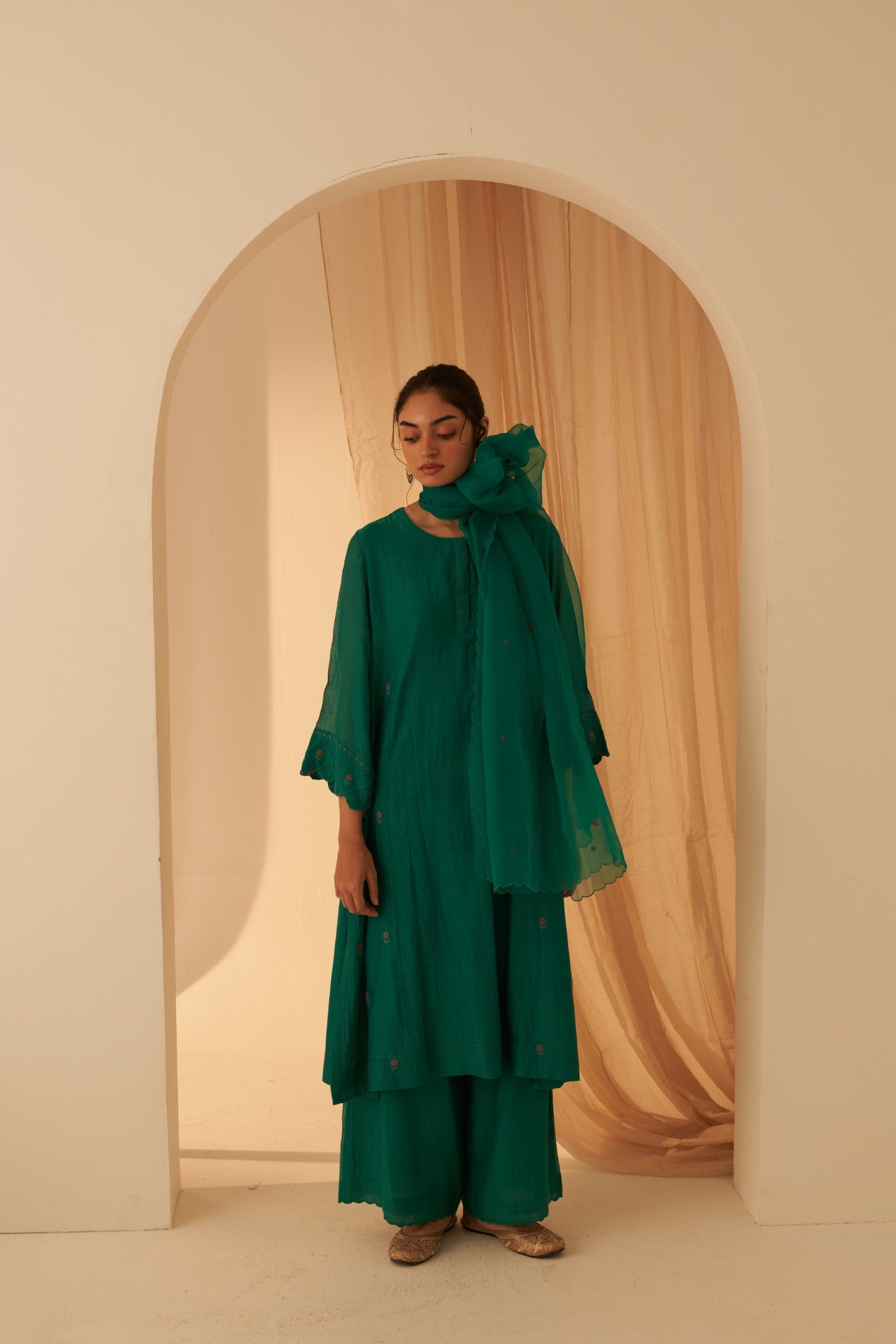 Rama green chanderi floral buti embroidered kurta paired with pant & organza dupatta