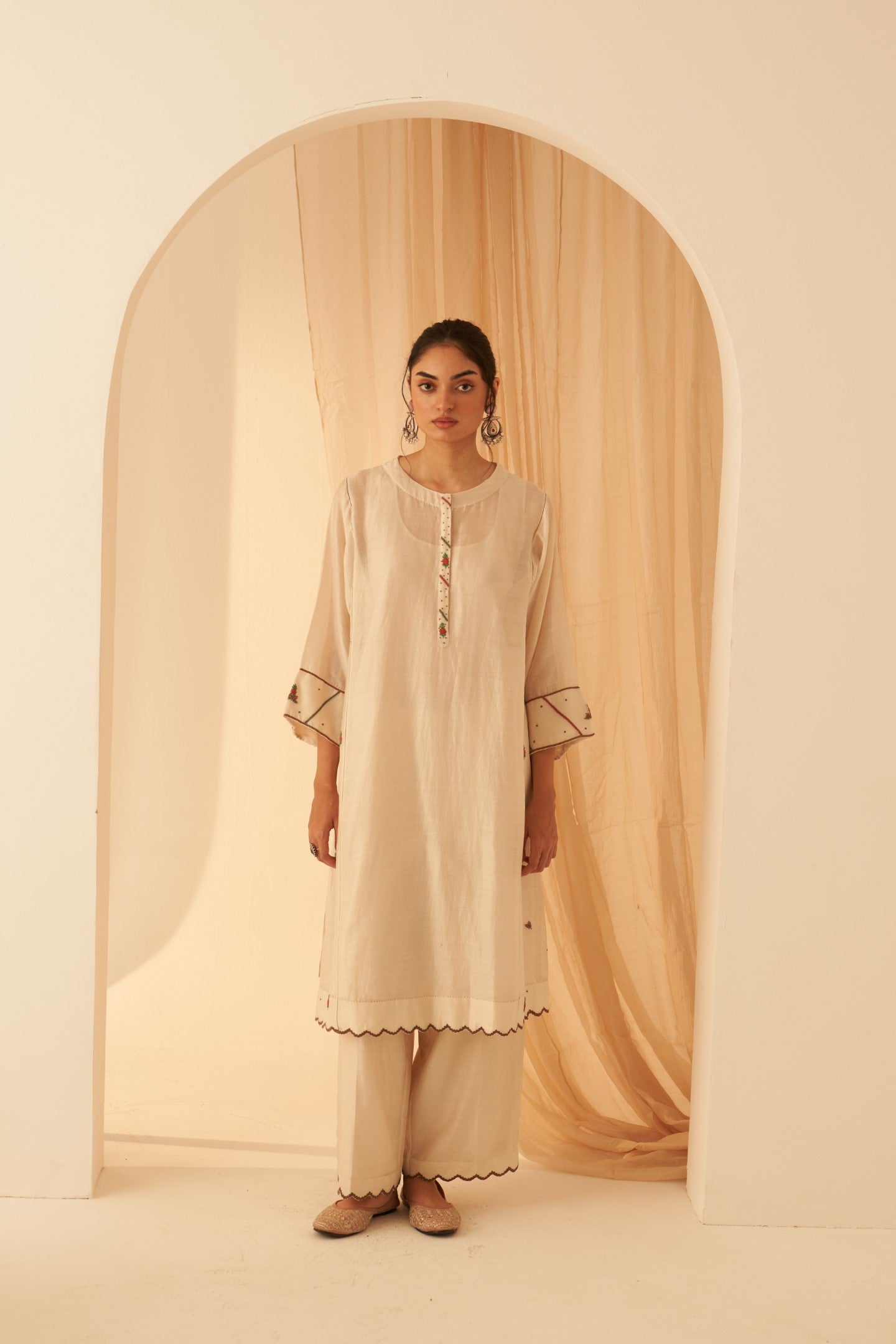 Ivory Chanderi kurta paired with cotton slip, salwar & organza dupatta