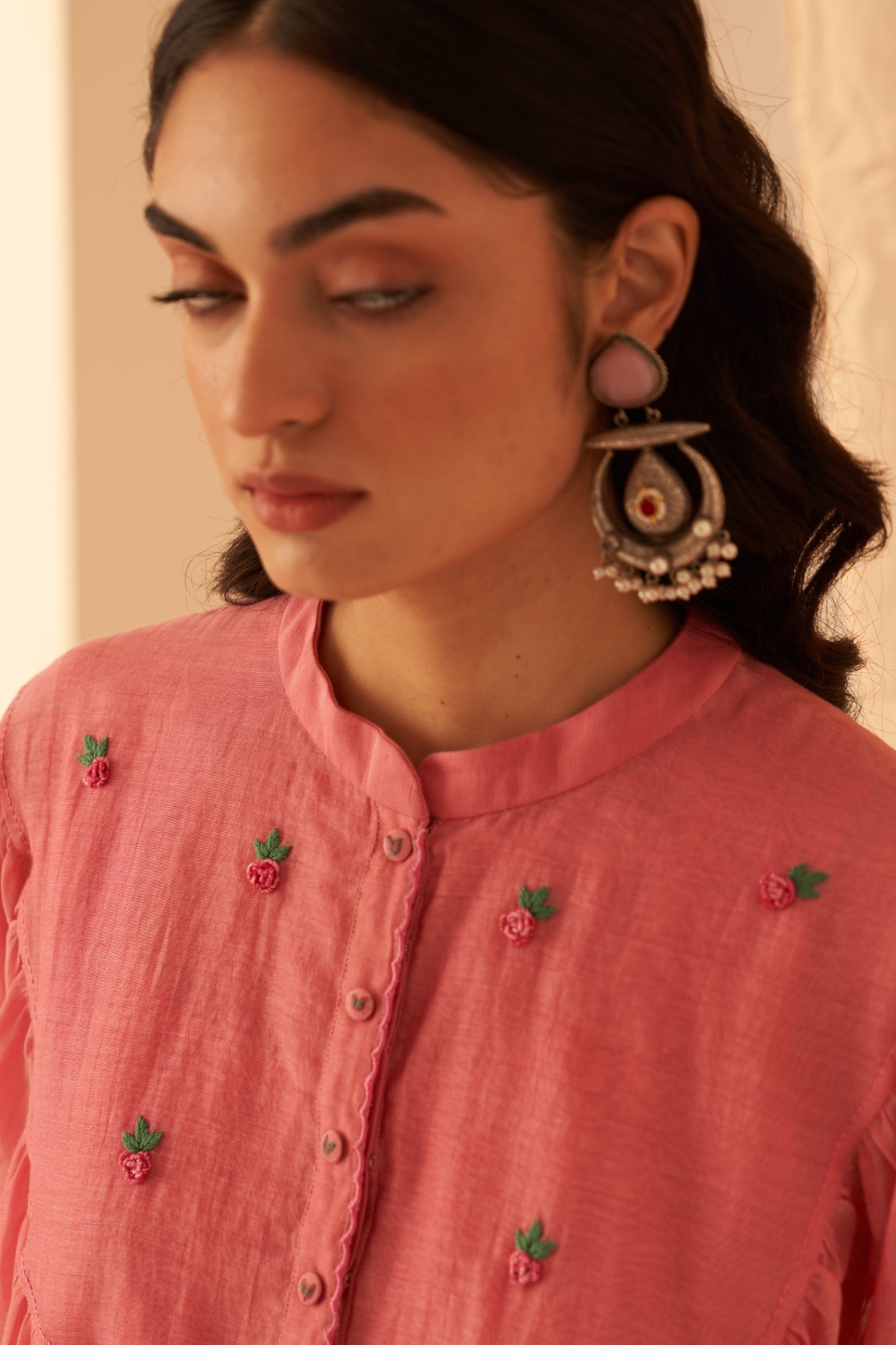 Pink Chanderi bullion work embroidered, scalloped sleeves kurta paired with cotton slip pant & organza dupatta