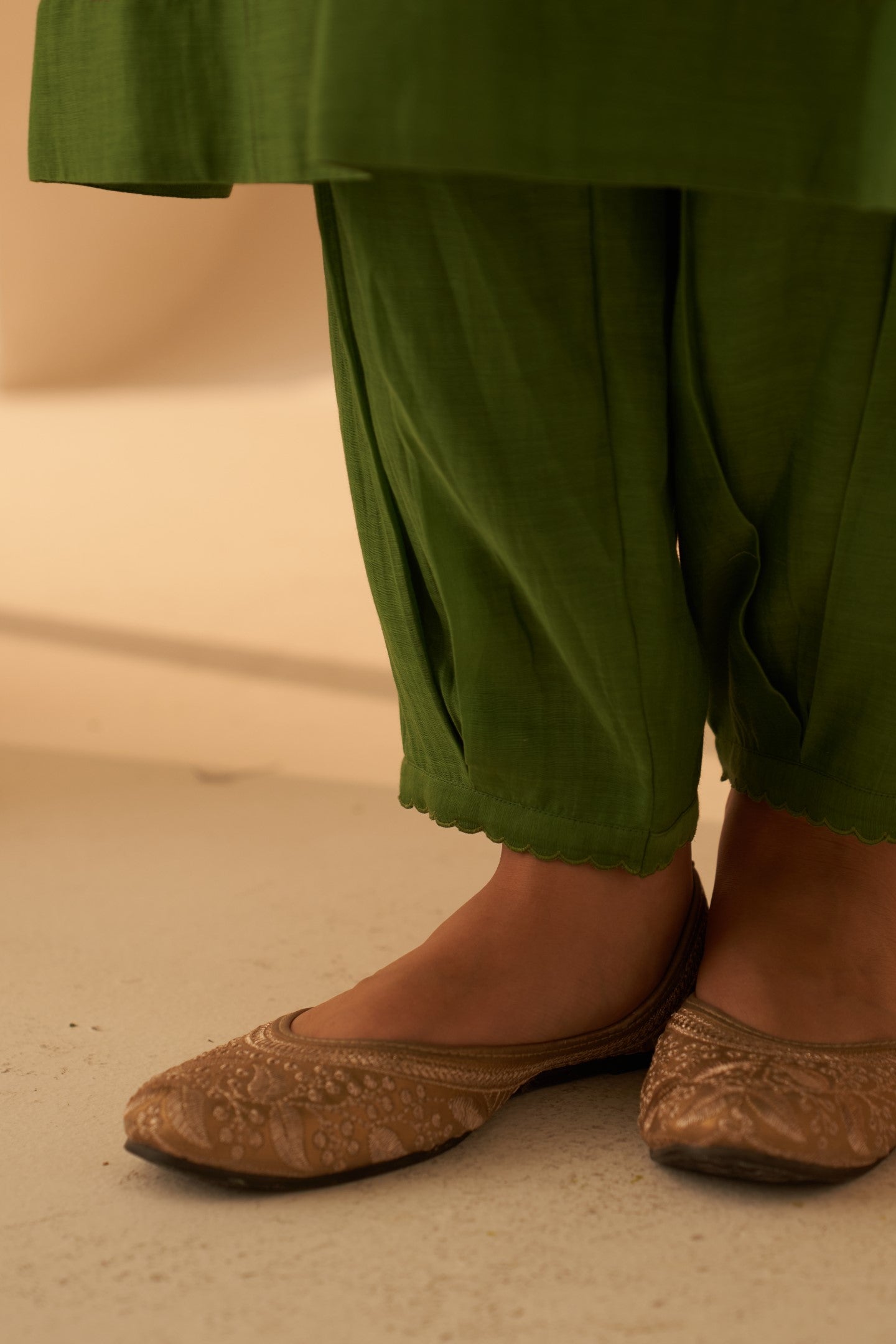 Green chanderi Bullion work embroidered kurta paired with pant & organza dupatta