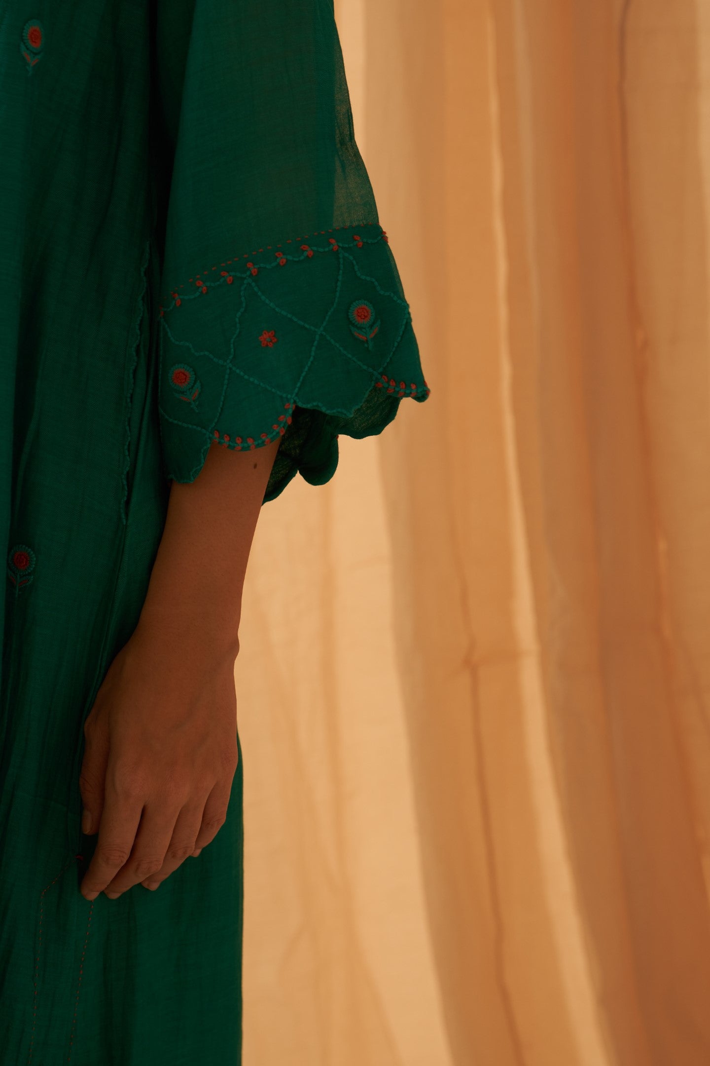 Rama green chanderi floral buti embroidered kurta paired with pant & organza dupatta