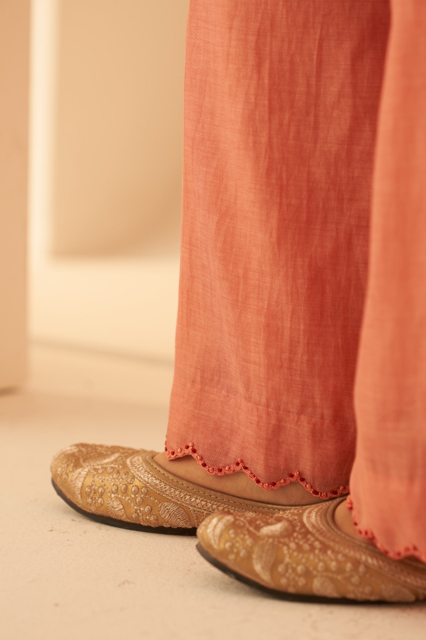 Peach Chanderi floral embroidered with katha work kurta paired with pant & organza dupatta